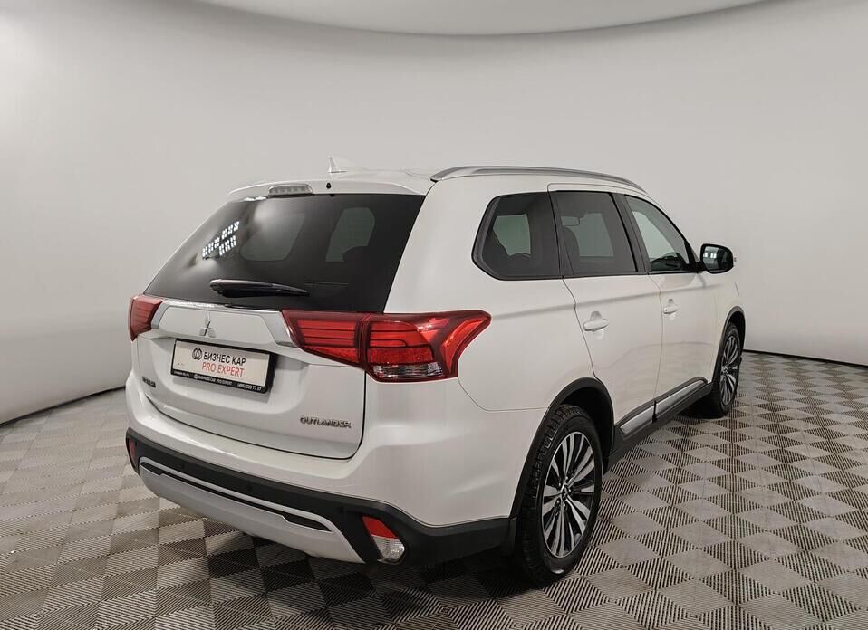Mitsubishi Outlander, III Рестайлинг 2 2.0 CVT (146 л.с.) 4WD
