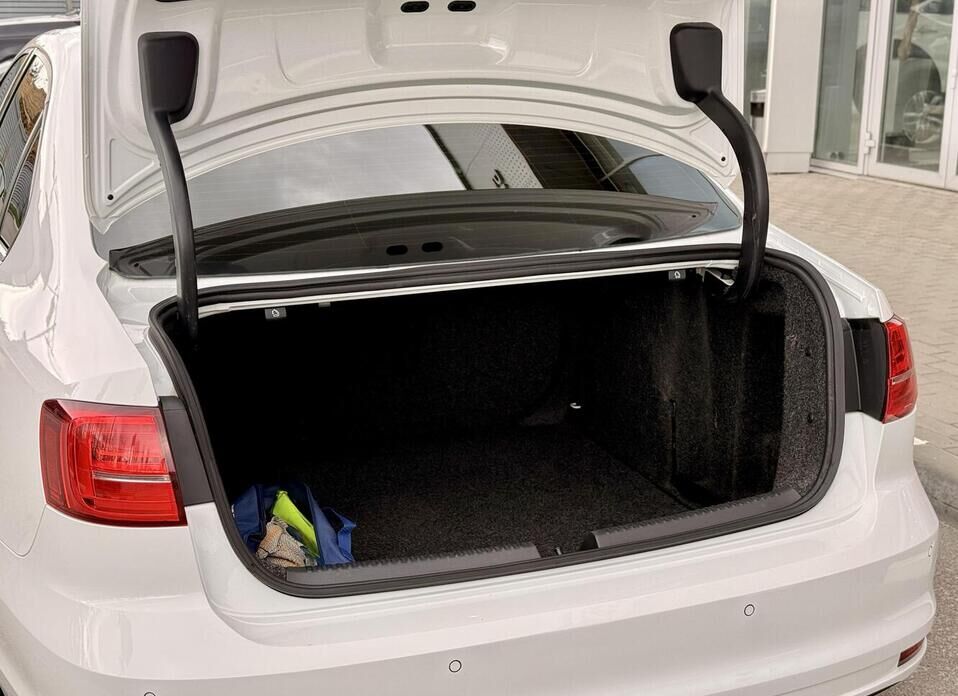 Volkswagen Jetta, VI Рестайлинг 1.4 AMT (125 л.с.)