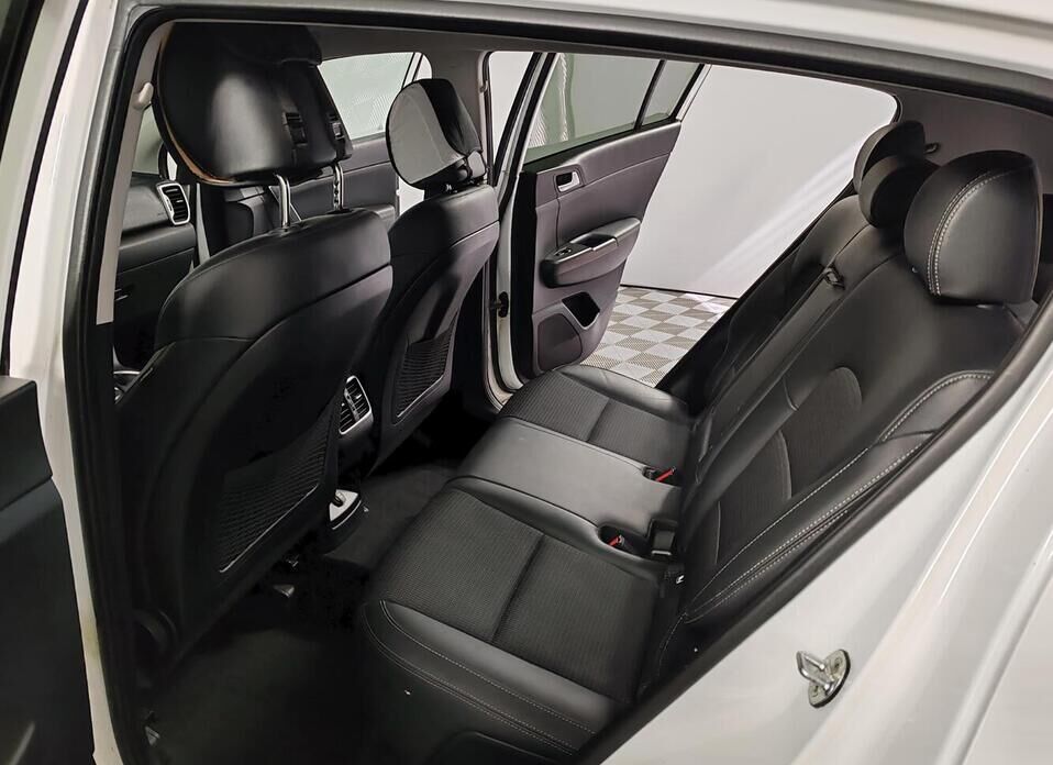 Kia Sportage, IV Рестайлинг 2.0 AT (150 л.с.)
