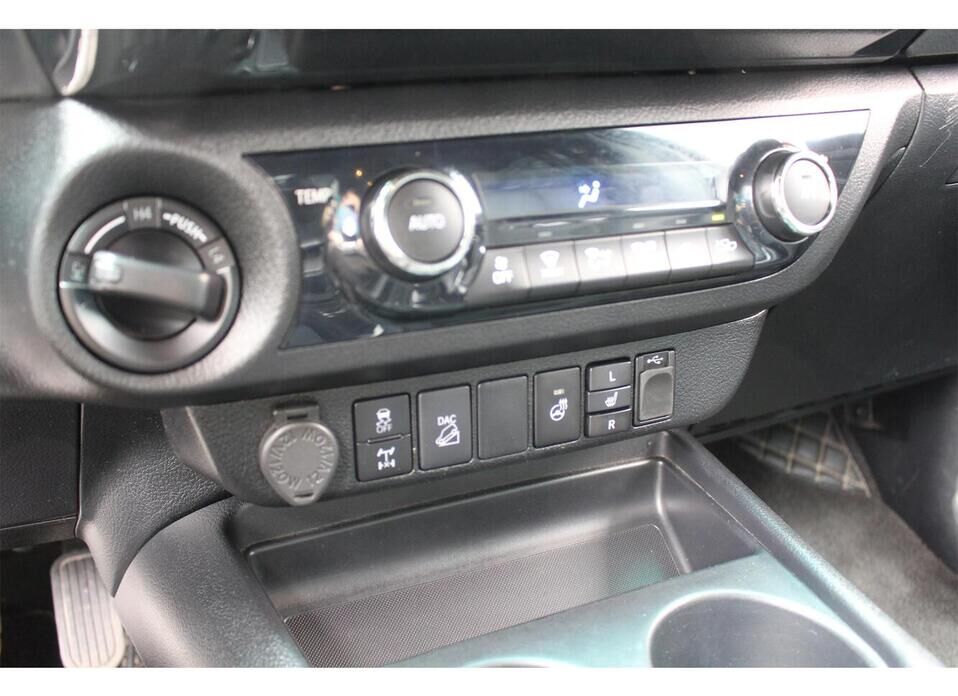 Toyota Hilux 2.8d AT (200 л.с.) 4WD
