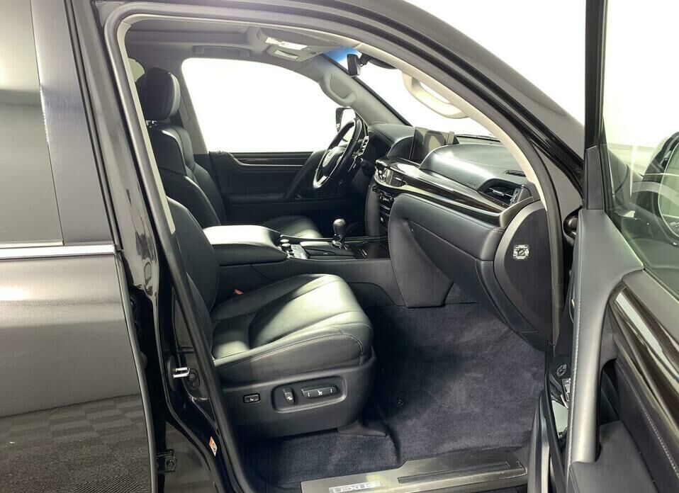 Lexus LX 570 5.7 AT (367 л.с.) 4WD