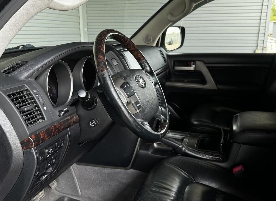 Toyota Land Cruiser, 200 Series 4.5d AT (235 л.с.) 4WD