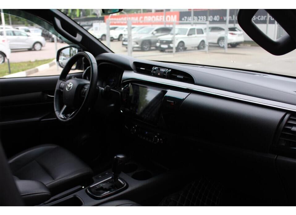Toyota Hilux 2.8d AT (200 л.с.) 4WD