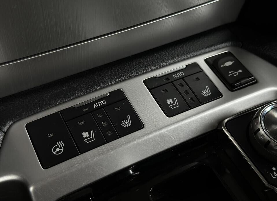 Toyota Land Cruiser, 200 Series Рестайлинг 2 4.6 AT (309 л.с.) 4WD