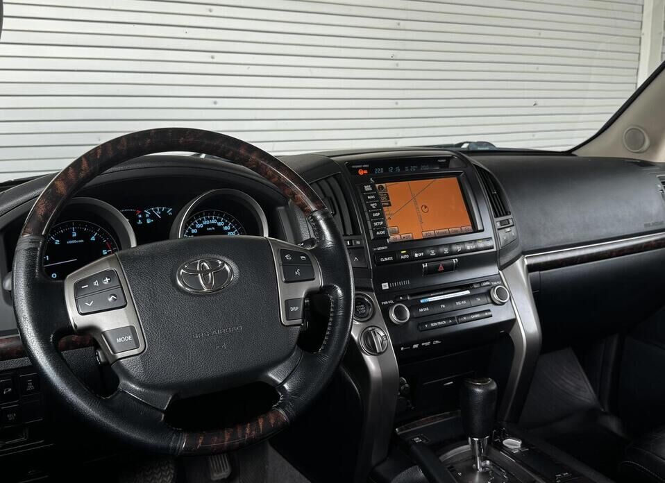 Toyota Land Cruiser, 200 Series 4.5d AT (235 л.с.) 4WD