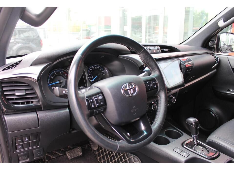 Toyota Hilux 2.8d AT (200 л.с.) 4WD