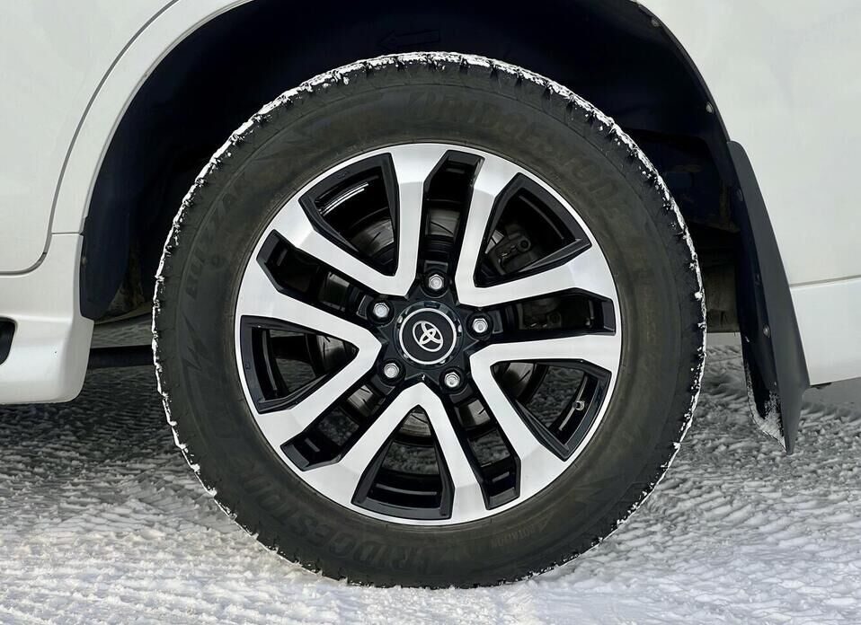 Toyota Land Cruiser, 200 Series Рестайлинг 2 4.5d AT (249 л.с.) 4WD