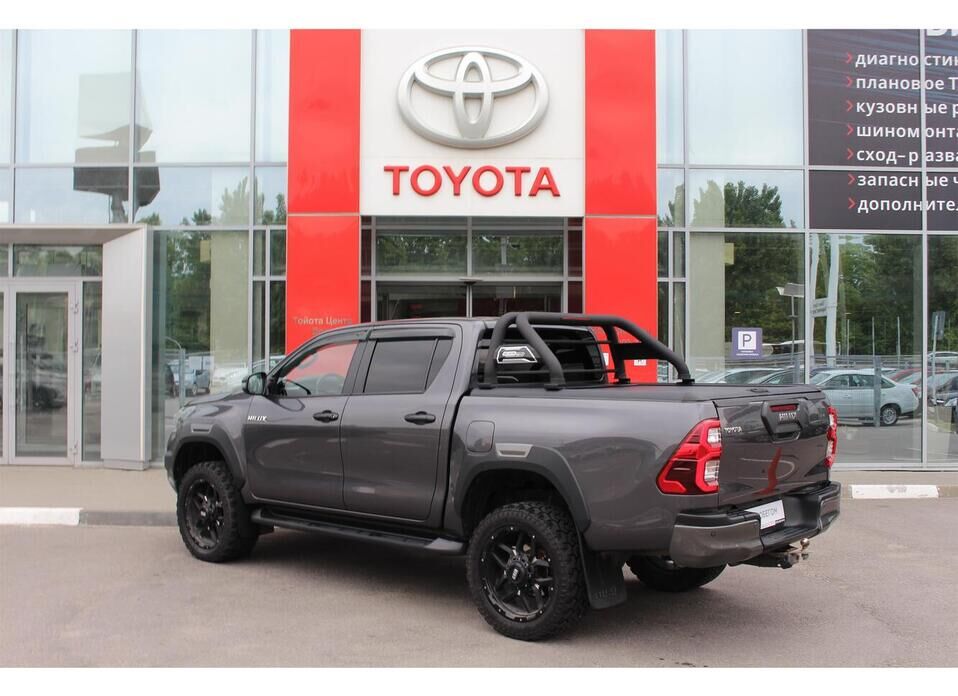 Toyota Hilux 2.8d AT (200 л.с.) 4WD