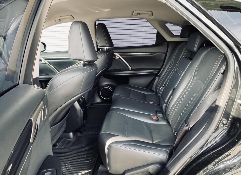 Lexus RX, IV Рестайлинг 300 2.0 AT (238 л.с.) 4WD