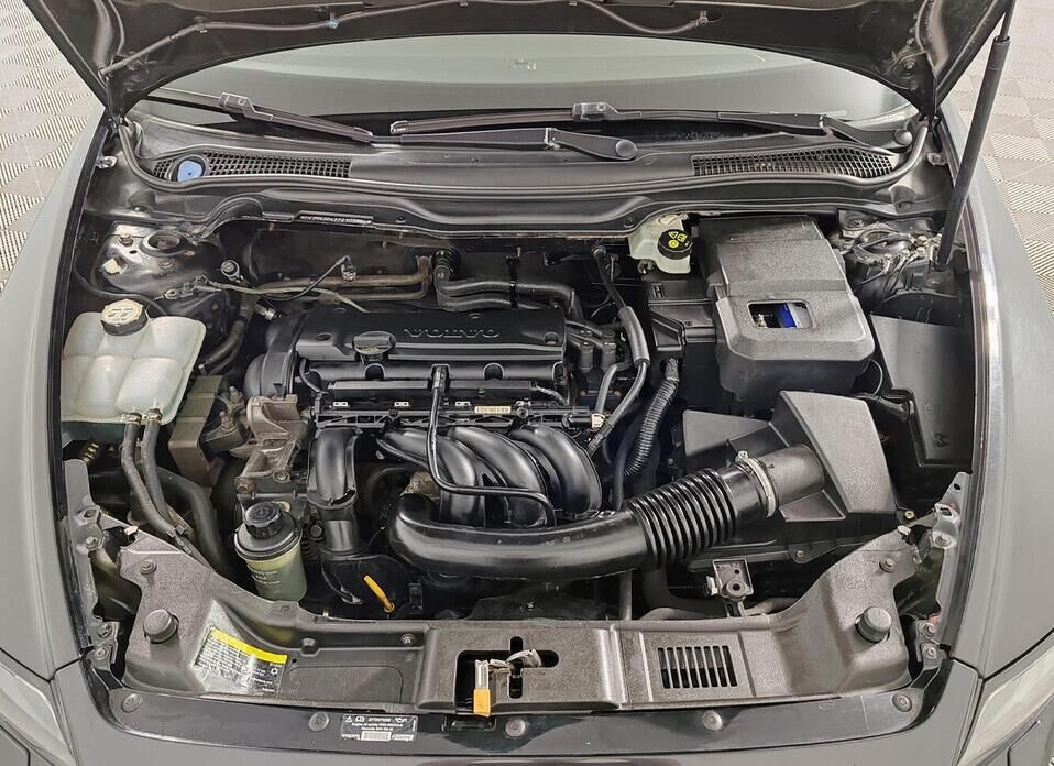 Volvo S40 1.6 MT (100 л.с.)