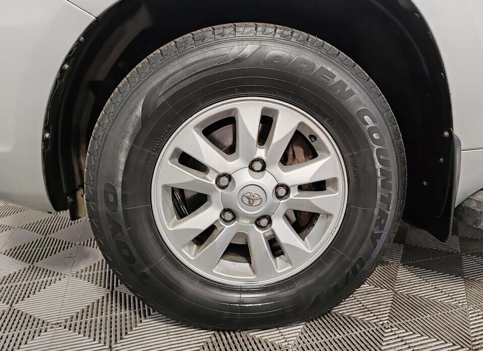 Toyota Land Cruiser, 200 Series 4.7 AT (288 л.с.) 4WD