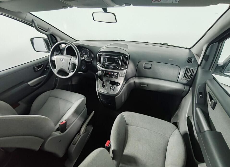 Hyundai H-1, II Рестайлинг 2 2.5d AT (170 л.с.)
