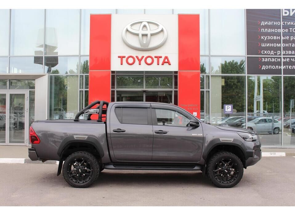 Toyota Hilux 2.8d AT (200 л.с.) 4WD