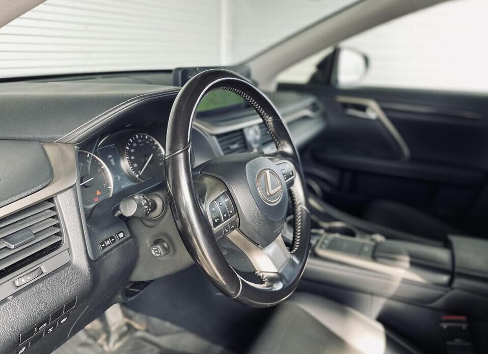 Lexus RX, IV Рестайлинг 300 2.0 AT (238 л.с.) 4WD