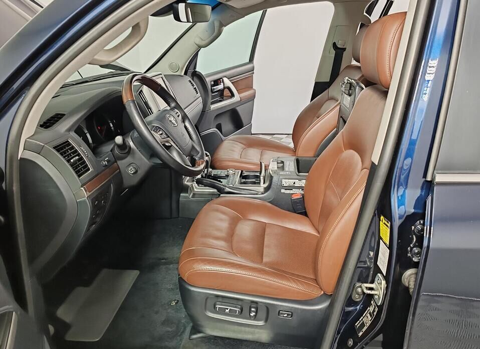 Toyota Land Cruiser, 200 Series Рестайлинг 2 4.5d AT (249 л.с.) 4WD