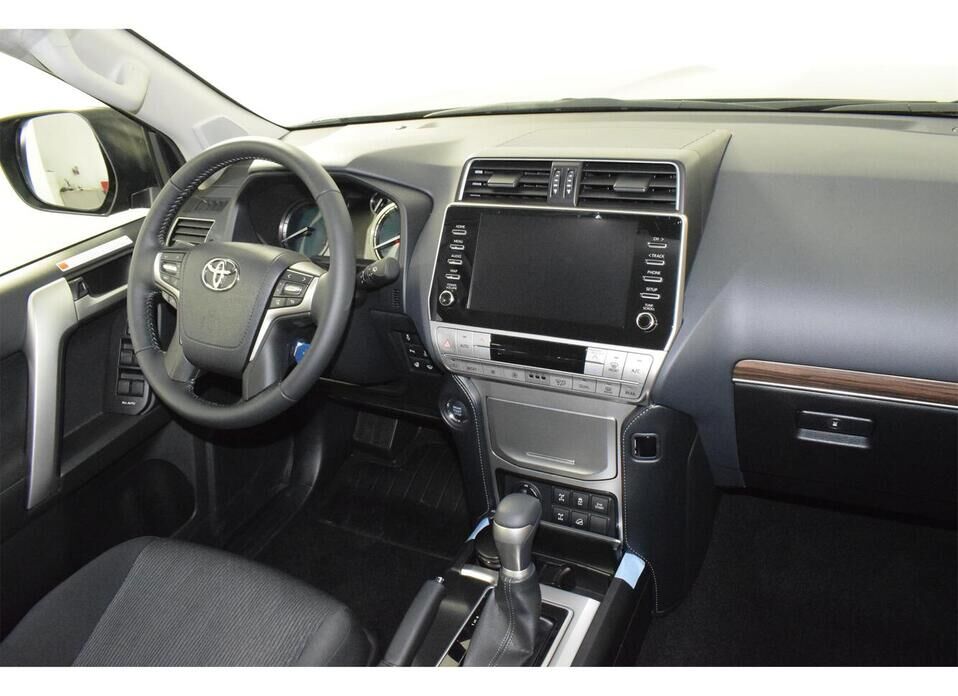 Toyota Land Cruiser Prado, 150 Series Рестайлинг 3 2.8d AT (200 л.с.) 4WD