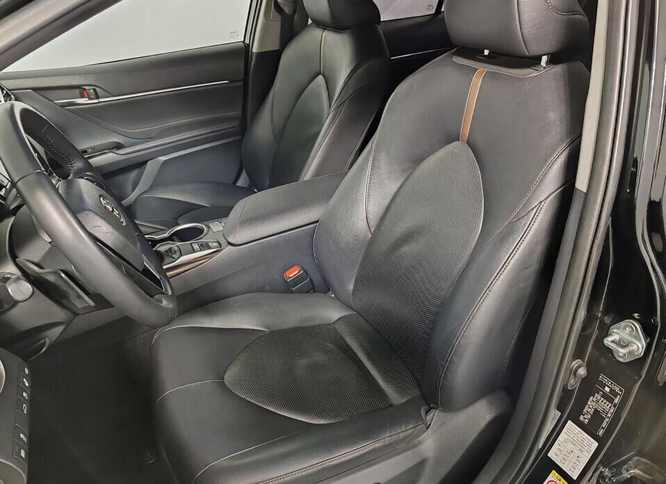 Toyota Camry 2.5 AT (181 л.с.)