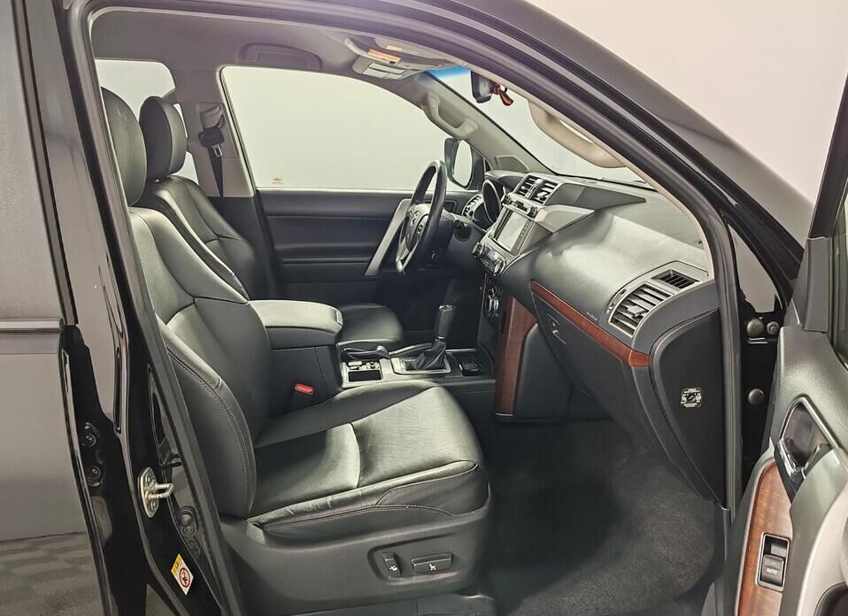 Toyota Land Cruiser Prado, 150 Series Рестайлинг 1 2.8d AT (177 л.с.) 4WD