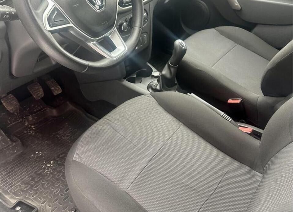 Renault Logan, II Рестайлинг 1.6 MT (82 л.с.)