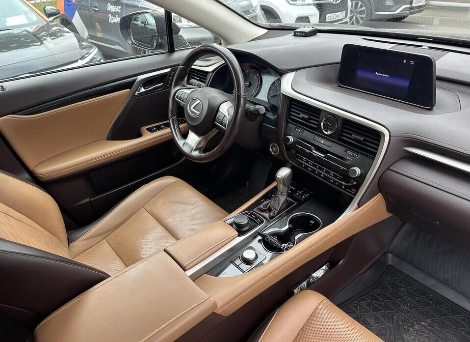 Lexus RX, IV Рестайлинг 300 2.0 AT (238 л.с.) 4WD