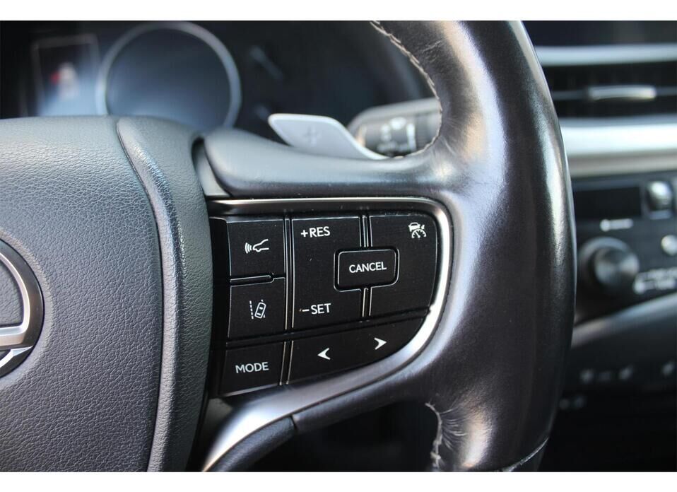 Lexus ES, VII 250 2.5 AT (200 л.с.)