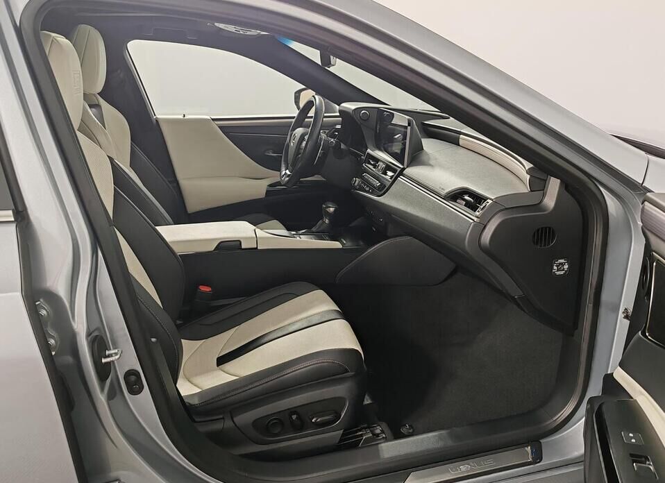 Lexus ES, VII Рестайлинг 350 3.5 AT (249 л.с.)