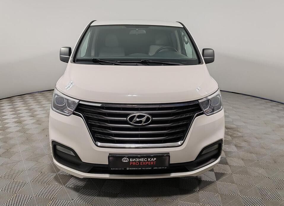 Hyundai H-1, II Рестайлинг 2 2.5d AT (170 л.с.)