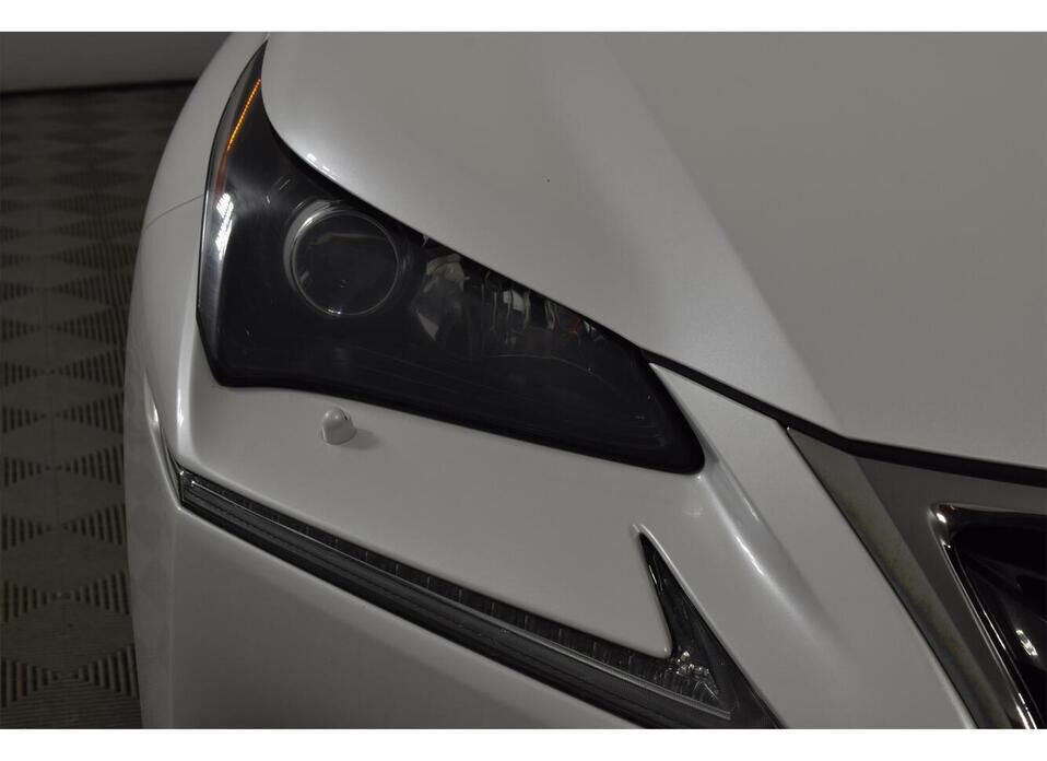 Lexus NX, I 200t 2.0 AT (238 л.с.) 4WD