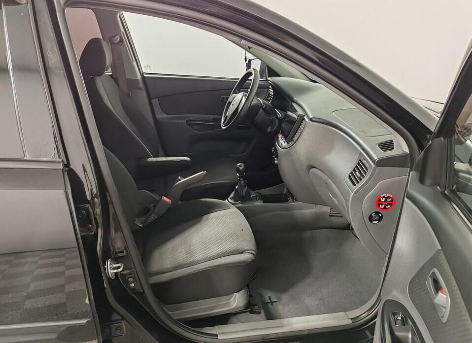 Kia Rio, II Рестайлинг 1.4 MT (97 л.с.)
