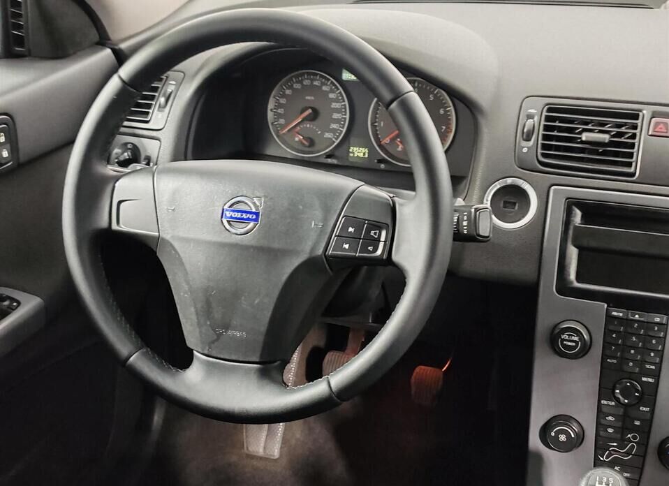 Volvo S40 1.6 MT (100 л.с.)