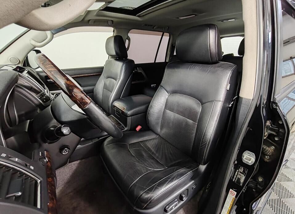 Toyota Land Cruiser, 200 Series Рестайлинг 1 4.5d AT (235 л.с.) 4WD
