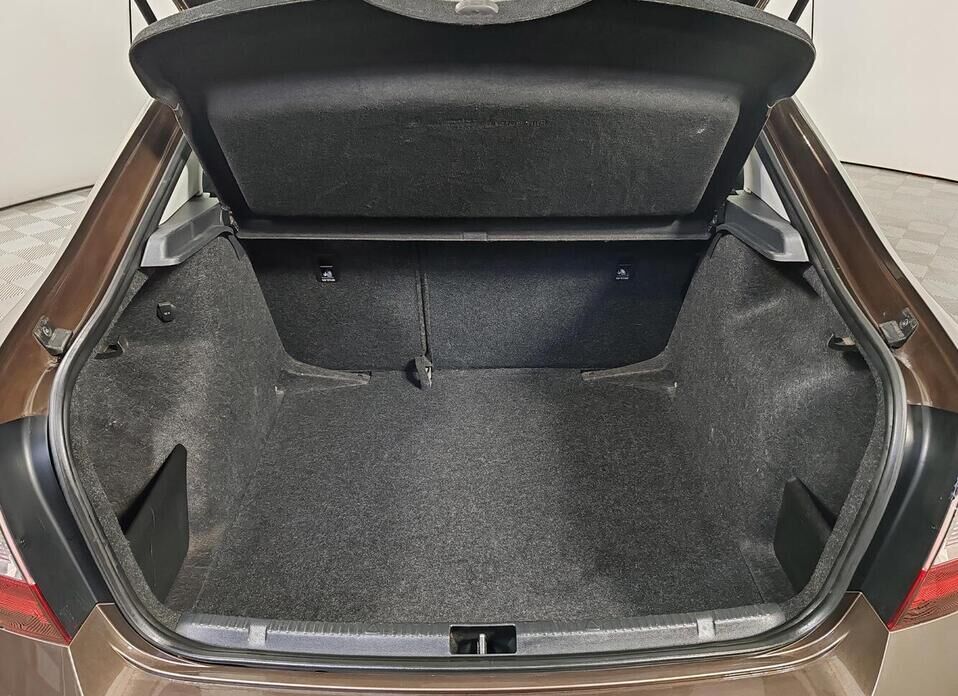 Skoda Rapid, I Рестайлинг 1.6 MT (90 л.с.)