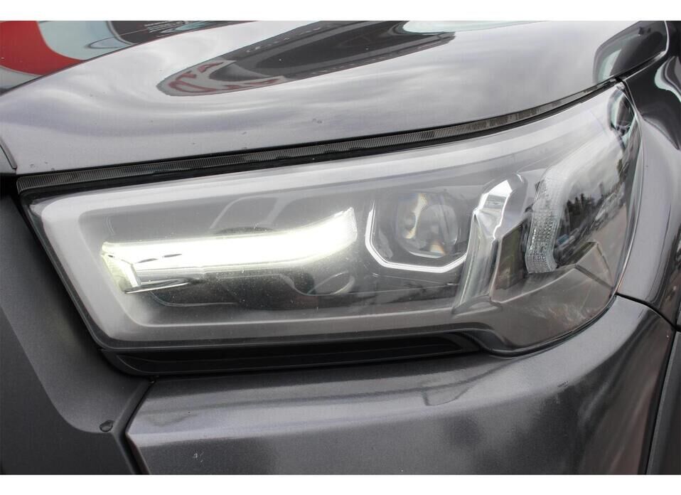 Toyota Hilux 2.8d AT (200 л.с.) 4WD