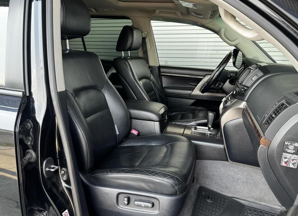 Toyota Land Cruiser, 200 Series 4.5d AT (235 л.с.) 4WD