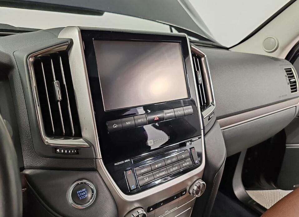 Toyota Land Cruiser, 200 Series Рестайлинг 2 4.5d AT (249 л.с.) 4WD