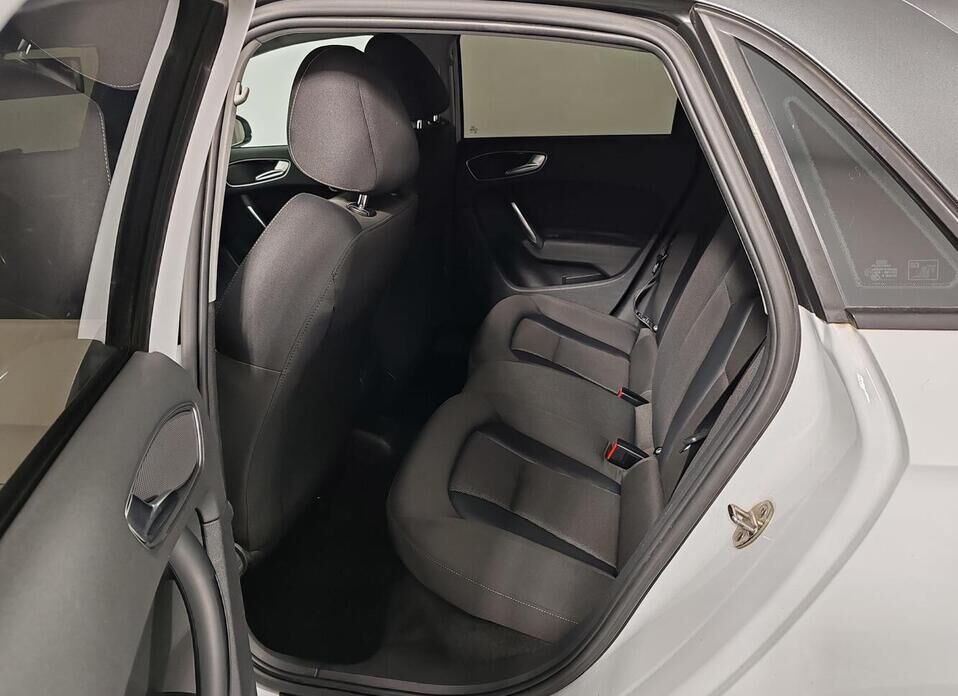 Audi A1, I (8X) 1.4 AMT (122 л.с.)