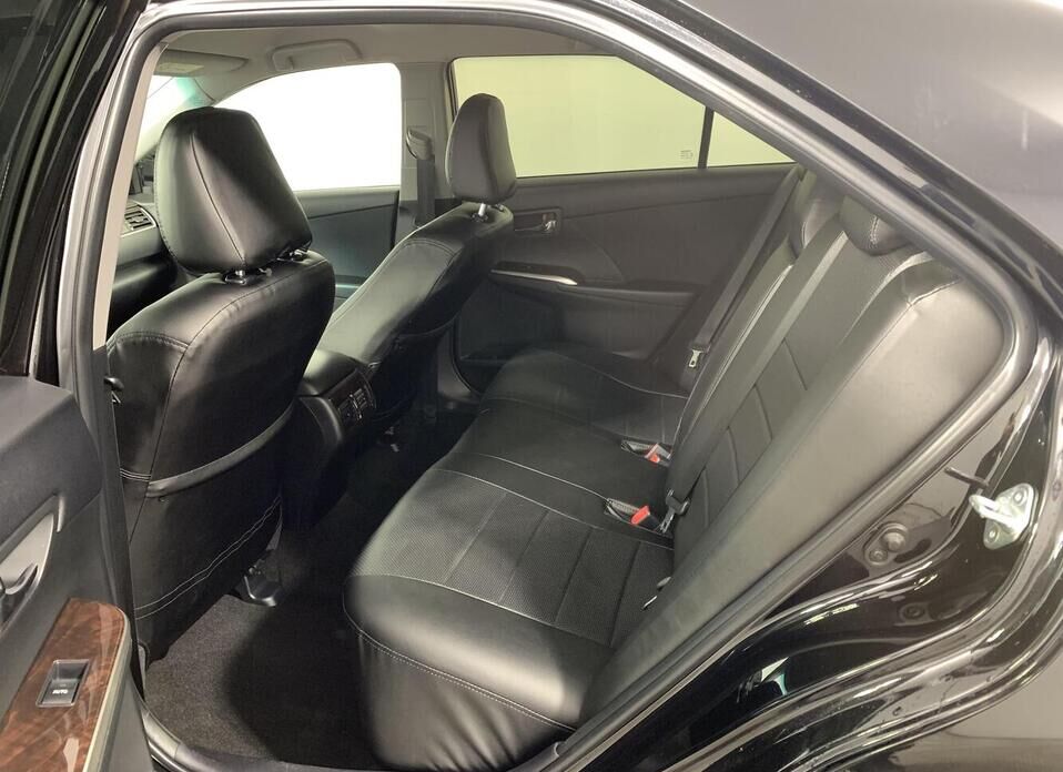 Toyota Camry 2.5 AT (181 л.с.)