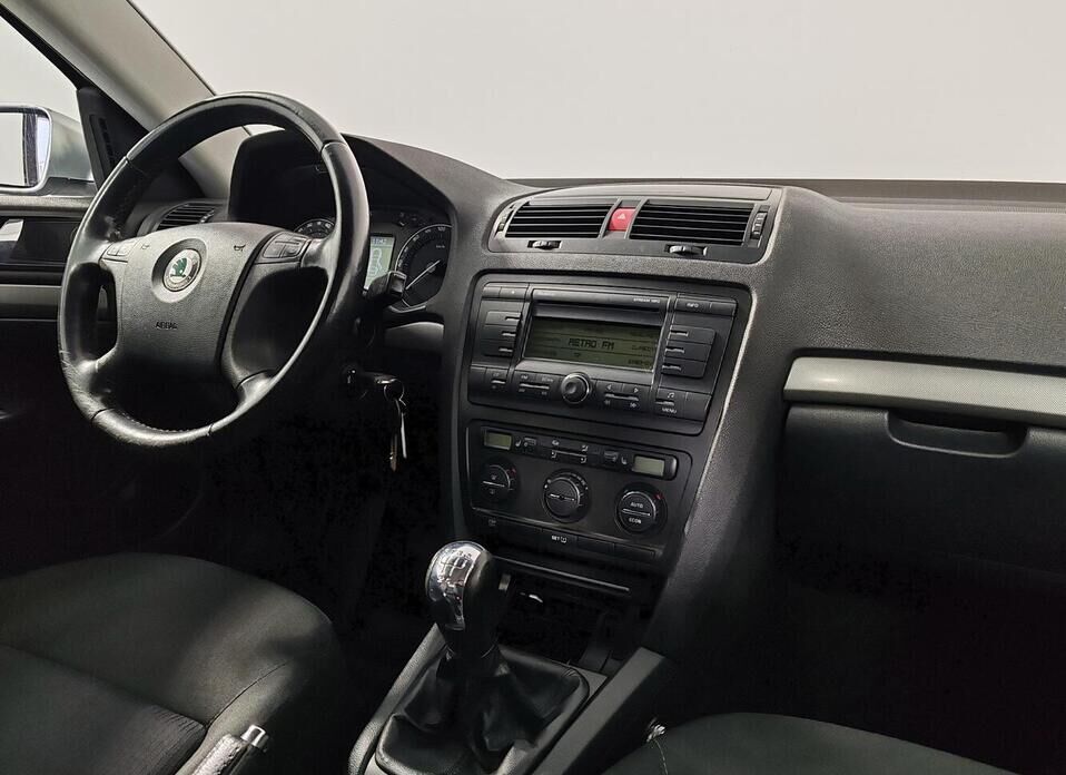 Skoda Octavia, II (A5) 1.6 MT (102 л.с.)