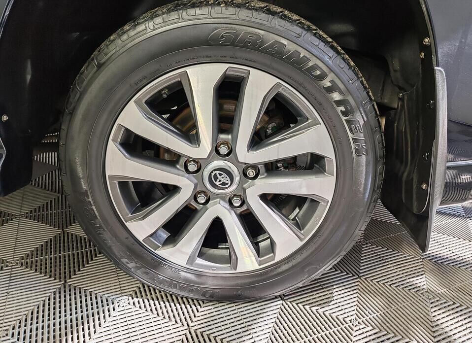 Toyota Land Cruiser, 200 Series Рестайлинг 2 4.5d AT (249 л.с.) 4WD