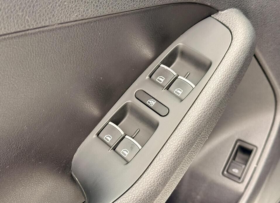 Volkswagen Jetta, VI Рестайлинг 1.4 AMT (125 л.с.)