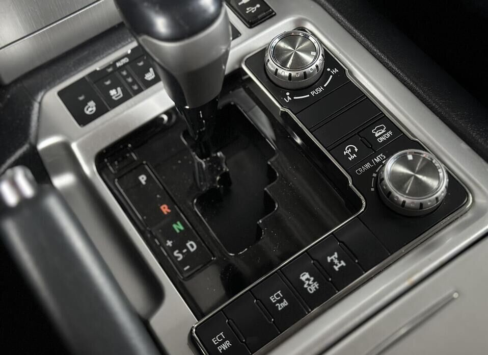 Toyota Land Cruiser, 200 Series Рестайлинг 2 4.6 AT (309 л.с.) 4WD