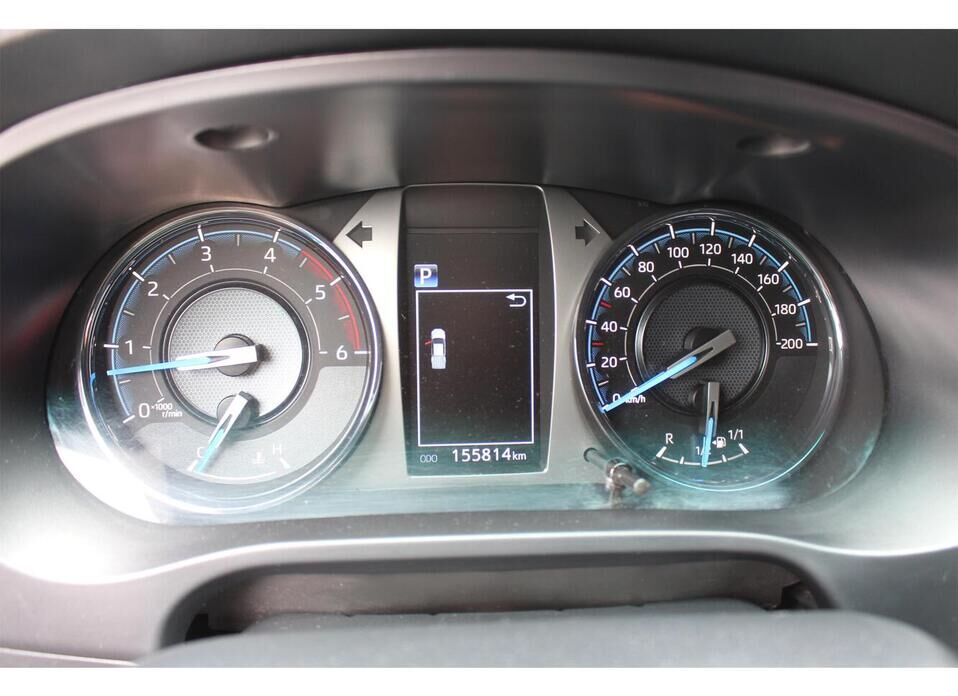 Toyota Hilux 2.8d AT (200 л.с.) 4WD