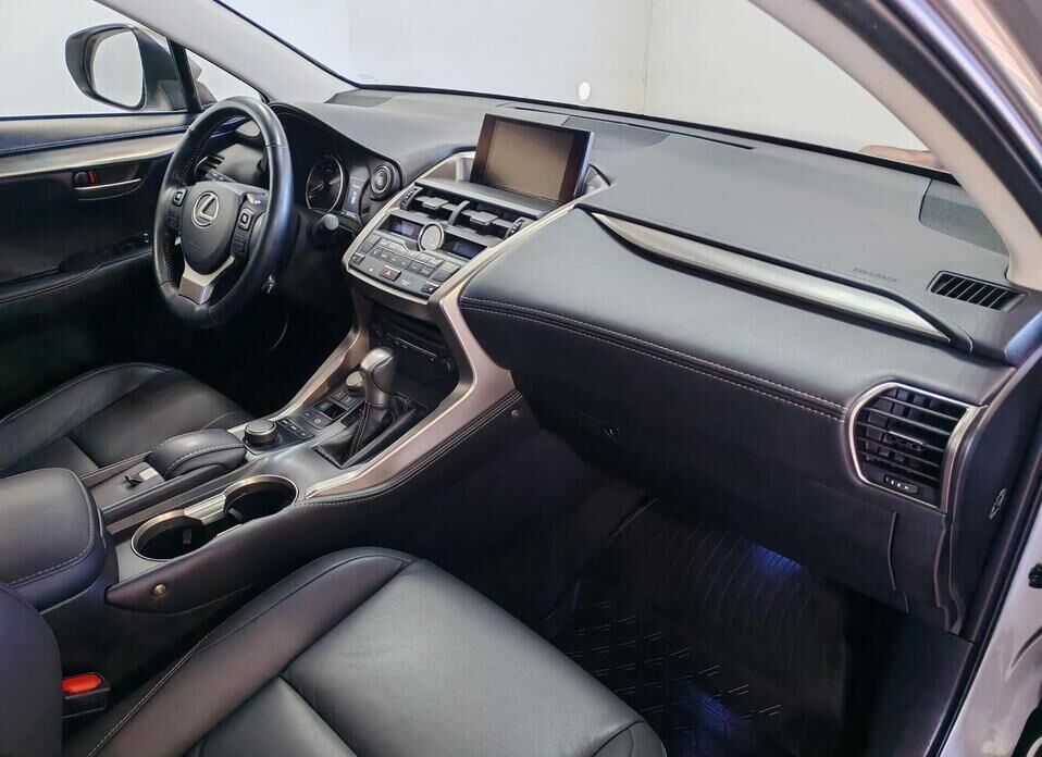 Lexus NX, I 200 2.0 CVT (150 л.с.) 4WD