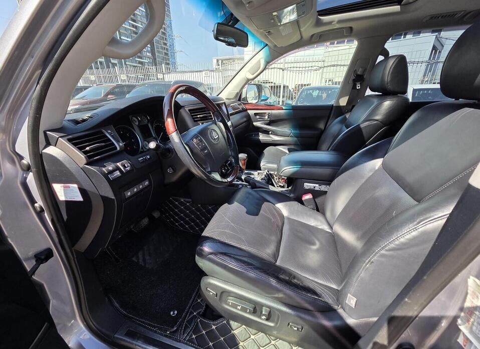 Lexus LX, III 570 5.7 AT (367 л.с.) 4WD