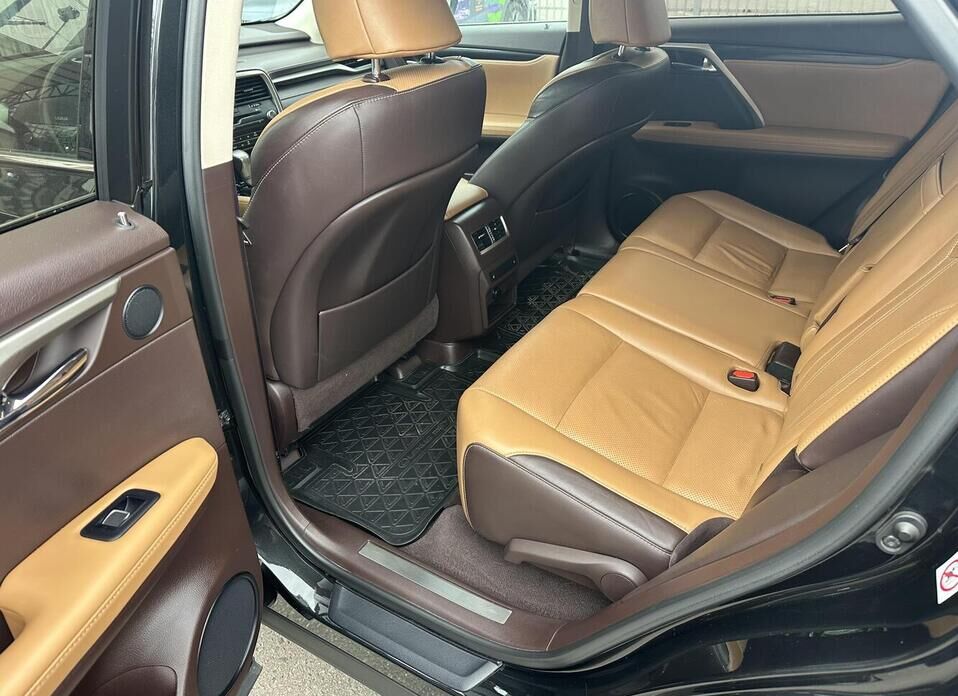 Lexus RX, IV Рестайлинг 300 2.0 AT (238 л.с.) 4WD