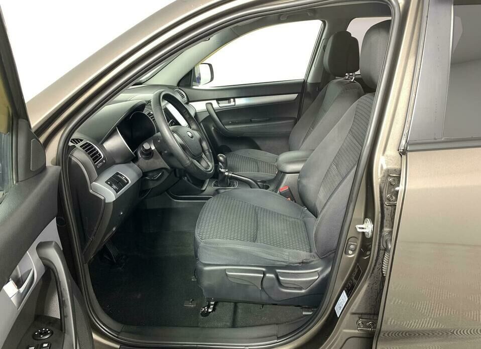 Kia Sorento 2.4 MT (175 л.с.)