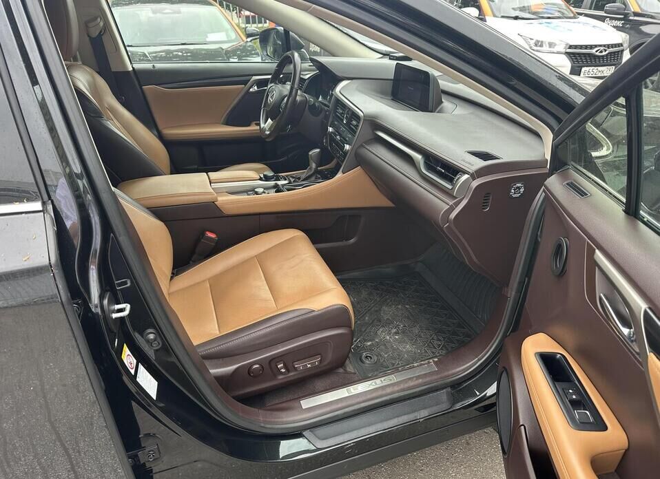 Lexus RX, IV Рестайлинг 300 2.0 AT (238 л.с.) 4WD